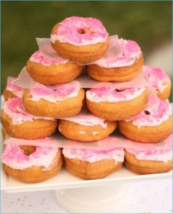 Uma fotografia perfeita de bolos, neste caso doughnuts